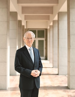 聖心女子大学 学長 岡崎淑子