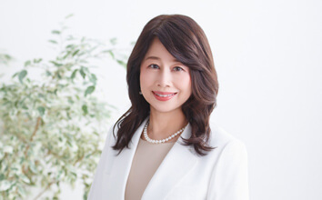 写真:聖心女子大学 学長 安達まみ